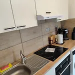 Maison Entiere Avec Parking Gratuit, Wifi & Clim