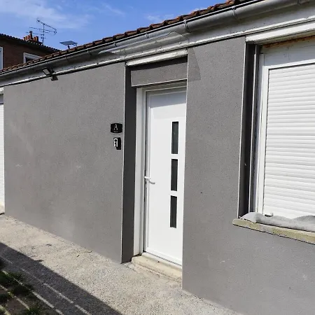Maison Entiere Avec Parking Gratuit, Wifi & Clim 度假居