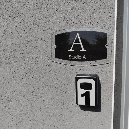 Maison Entiere Avec Parking Gratuit, Wifi & Clim *