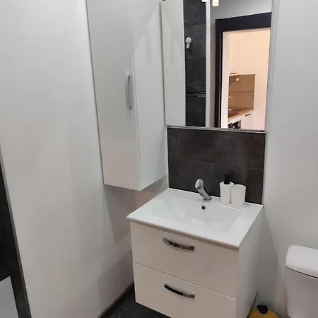 Maison Entiere Avec Parking Gratuit, Wifi & Clim *